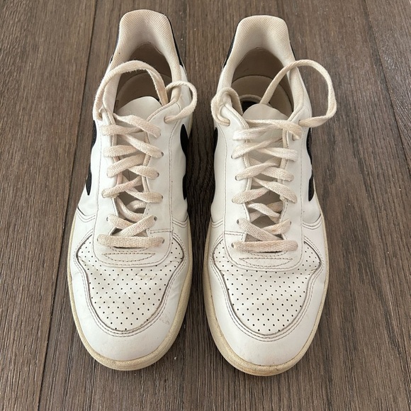 Veja V-10 White and Black Sneakers. Well loved but in good condition. - Picture 3 of 10